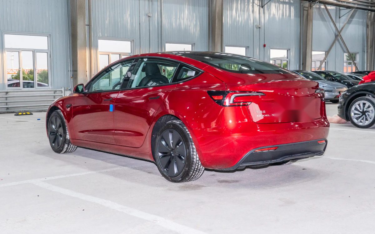 Tesla Model 3 Базова комплектація — фото 1